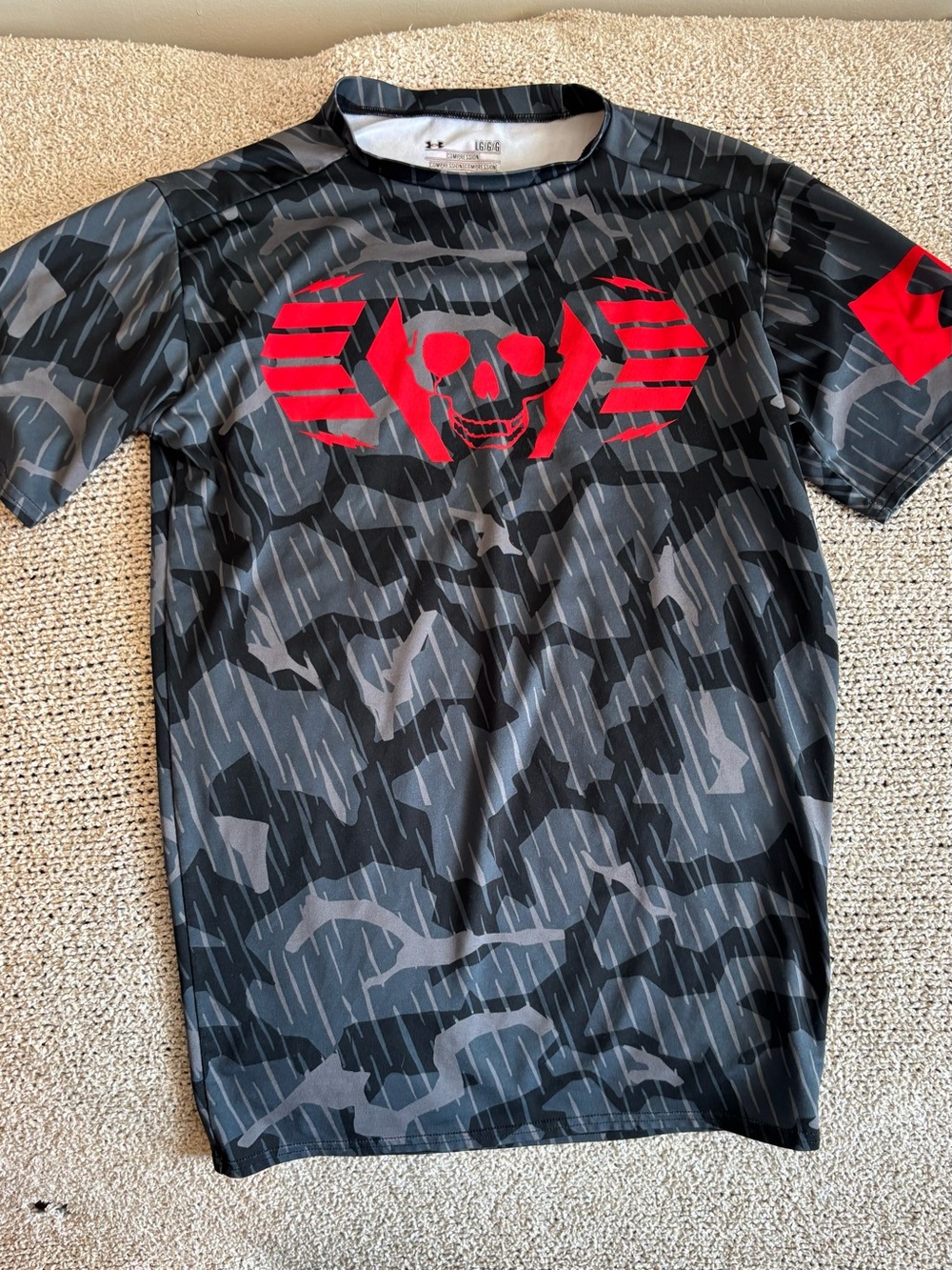 Under Armour Black & Red Skull Camo Short Sleeve Performance Tee